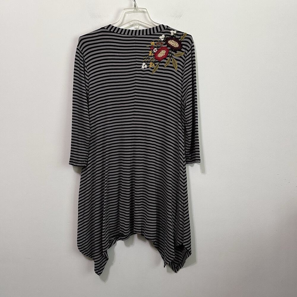 Soft Surroundings Tunic Top M Gray Stripe Embroidered Shark Bite Hem Soft FLAW - Picture 9 of 10